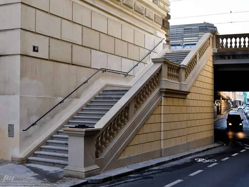 Obnovené schodiště mezi Národní třídou a Divadelní ulicí